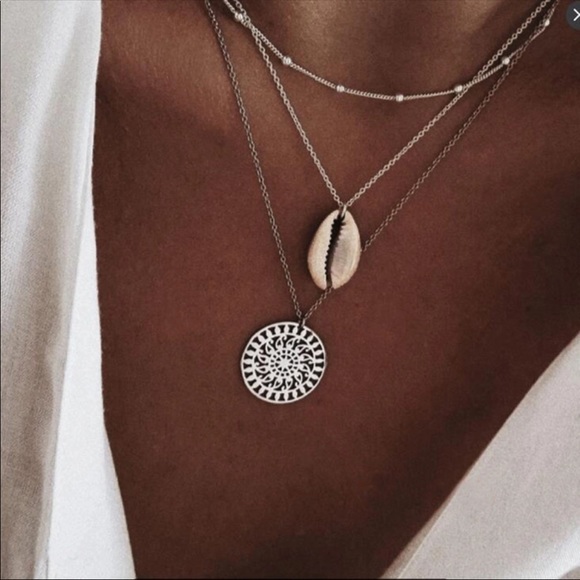 Jewelry - 🆕 Pendant + Cowrie Layered Necklace